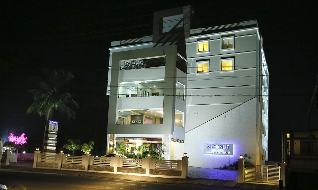 Hotel Moonlit Regency Thodupuzha Buitenkant foto