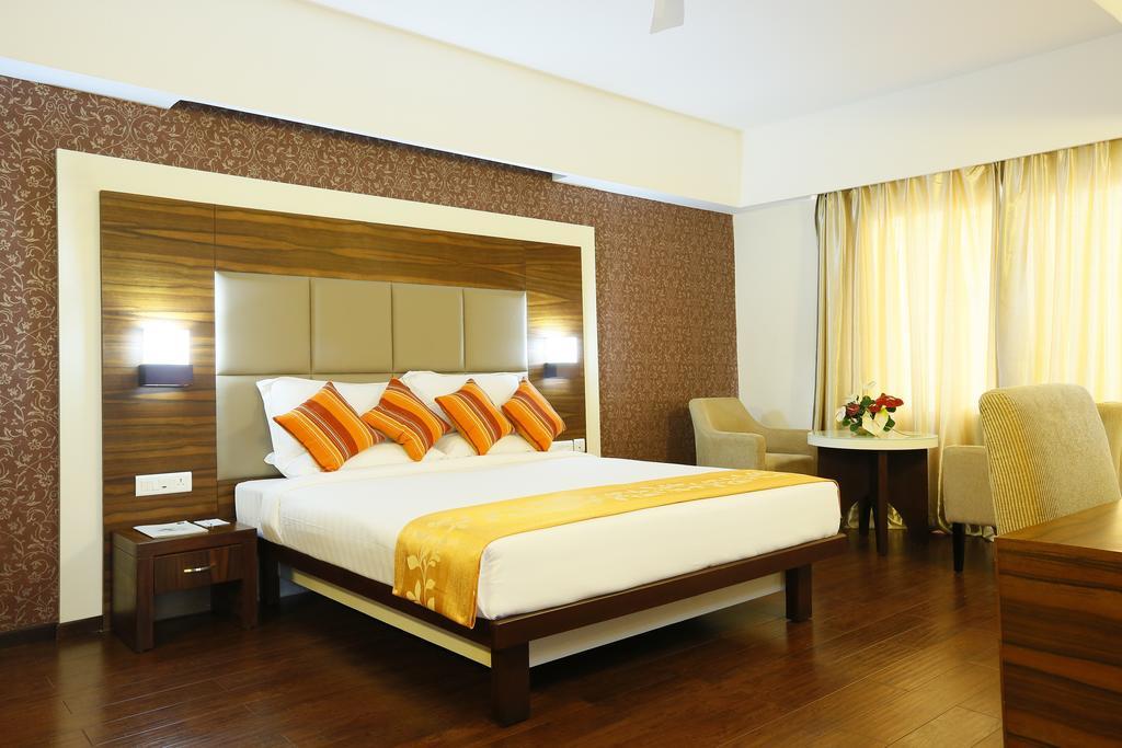 Hotel Moonlit Regency Thodupuzha Buitenkant foto