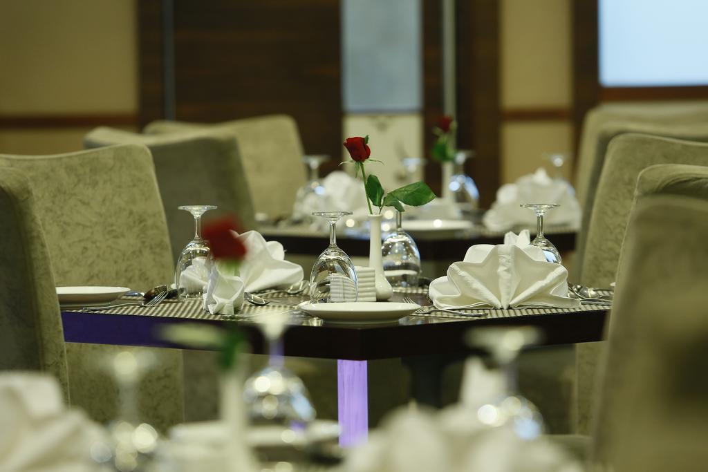 Hotel Moonlit Regency Thodupuzha Buitenkant foto