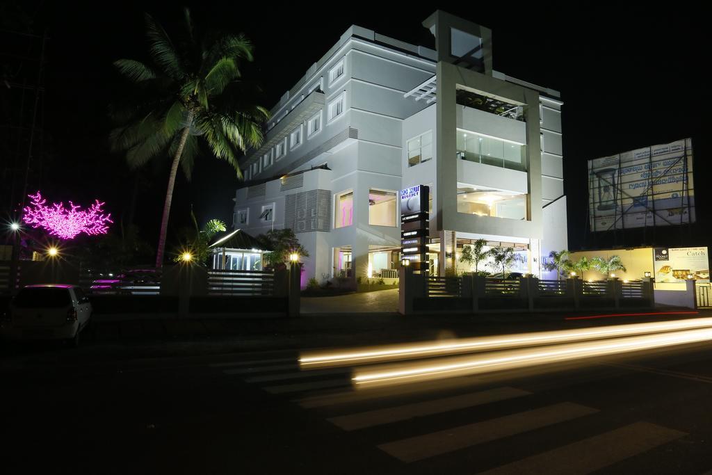 Hotel Moonlit Regency Thodupuzha Buitenkant foto