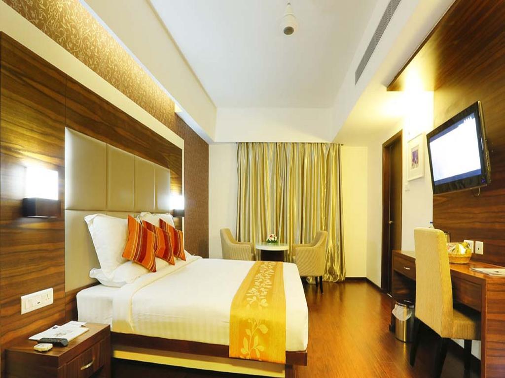 Hotel Moonlit Regency Thodupuzha Buitenkant foto
